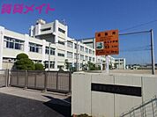 鈴鹿市立長太小学校 1084m