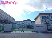 鈴鹿市立桜島小学校 1058m