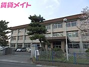 鈴鹿市立箕田小学校 930m