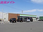 ファミリーマート鈴鹿神戸三丁目店 492m