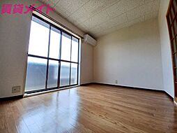 クランプガーデンN 2階3DKのリビング/ダイニング