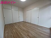 同建物の別部屋反転写真です