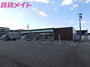 ファミリーマート鈴鹿住吉四丁目店 469m