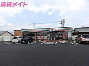 セブンイレブン亀山川崎町店 390m