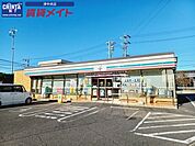セブンイレブン津市一身田中野店 691m