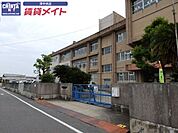 津市立育生小学校 764m