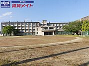 津市立東橋内中学校 648m