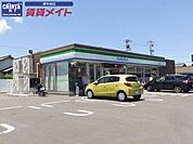 ファミリーマート津結城神社前店 146m