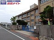 津市立育生小学校 597m