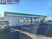 ファミリーマート津栗真中山店 671m