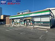 ファミリーマート津大門店 370m