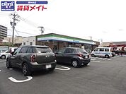 ファミリーマート津市ヨットハーバー店 701m