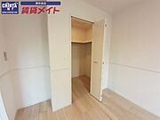 同タイプ部屋反転写真です。