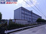 津市立一身田中学校 1763m
