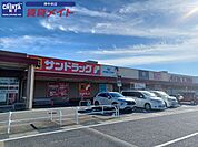 サンドラッグ津河芸店 883m
