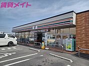 セブンイレブン 鈴鹿磯山3丁目店 588m