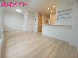 ベルシャイン　III 2階2LDKのリビング/ダイニング