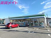 ファミリーマート津河芸町中別保店 1111m