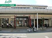 ぎゅーとらコア店 565m