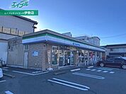ファミリーマートいせ中島店 456m