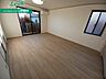 リビング/ダイニング：同建物別部屋反転写真です
