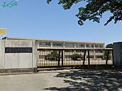 津市立高茶屋小学校 678m