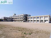 松阪市立小野江小学校 432m