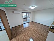 同一物件の別部屋の写真です。