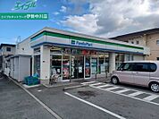 ファミリーマート津城山店 569m