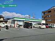 ファミリーマート嬉野中川新町店 105m