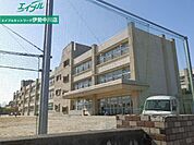 津市立橋南中学校 743m