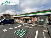 ファミリーマート松阪黒田町店 130m