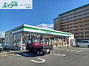 ファミリーマート伊勢中川駅前店 785m