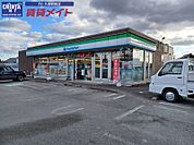 ファミリーマート津白山町店 928m