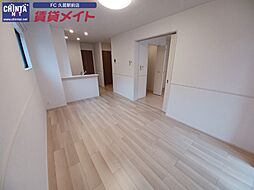 近鉄大阪線 川合高岡駅 徒歩30分の賃貸アパート 1階1LDKのリビング/ダイニング