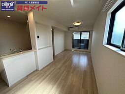 近鉄名古屋線 津新町駅 徒歩5分の賃貸アパート 2階2LDKのリビング/ダイニング