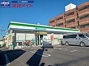 ファミリーマート津栄町二丁目店 131m