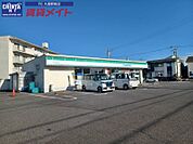 ファミリーマート久居北口店 413m