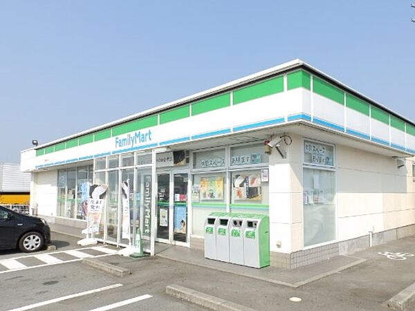 画像18:ファミリーマート　嬉野中川新町店