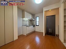 JR紀勢本線 松阪駅 4.3kmの賃貸アパート 1階2Kのリビング/ダイニング