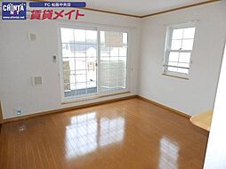 JR紀勢本線 徳和駅 徒歩15分の賃貸アパート 2階2LDKのリビング/ダイニング