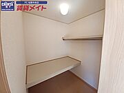 同建物別部屋反転写真です