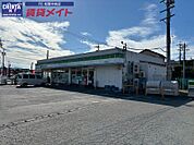 ファミリーマート松阪学園前店 885m