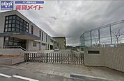 伊勢市立有緝小学校 67m