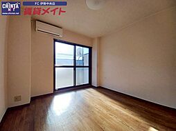 JR参宮線 五十鈴ケ丘駅 徒歩7分の賃貸アパート 1階ワンルームのリビング/ダイニング