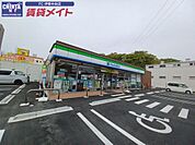 ファミリーマート伊勢河崎店 464m