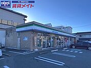 ファミリーマートいせ中島店 694m