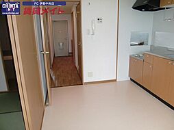 JR参宮線 五十鈴ケ丘駅 徒歩17分の賃貸アパート 2階2DKのリビング/ダイニング