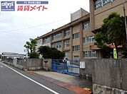 津市立育生小学校 597m
