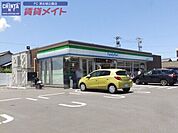 ファミリーマート津結城神社前店 568m